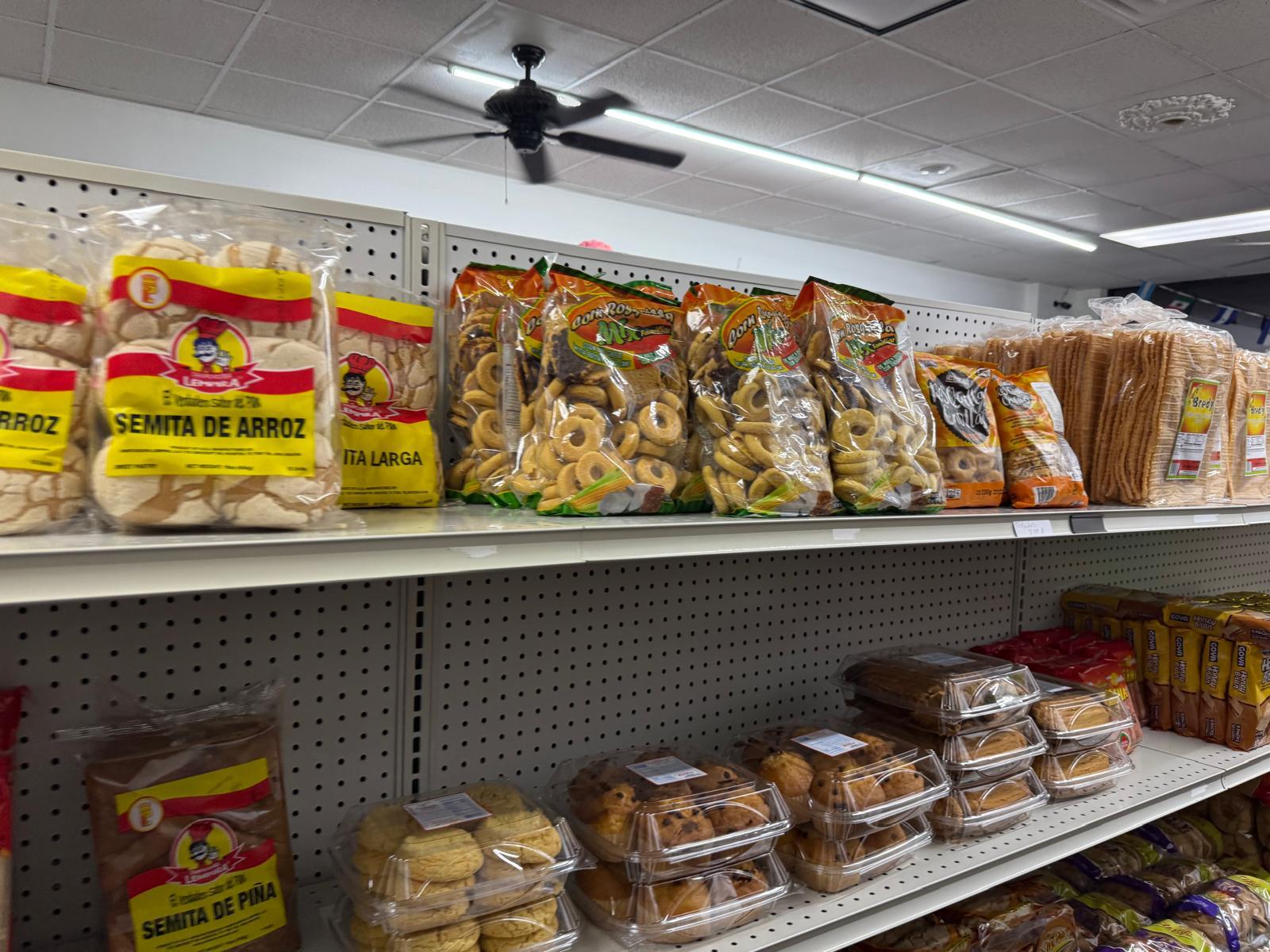 Fresh semitas and pan dulce